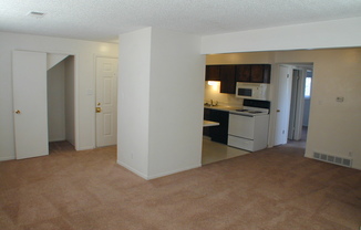 2 beds, 1 bath, 708 sqft, $900