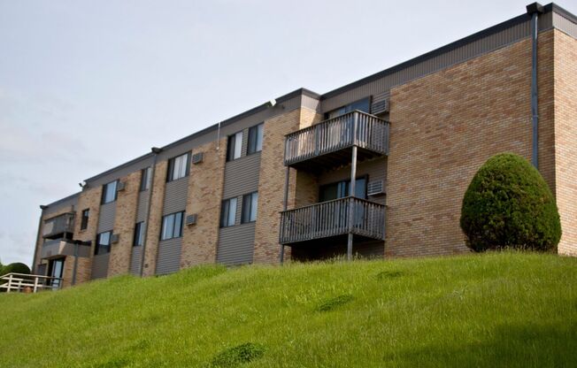 2 beds, 1 bath, 620 sqft, $815, Unit 525-1