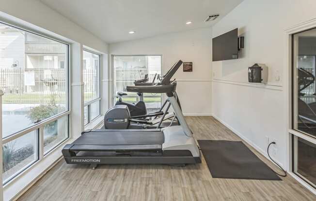 the preserve at ballantyne commons exercise room with treadmill and tv