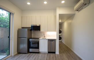 Studio, 1 bath, 340 sqft, $1,275, Unit 105