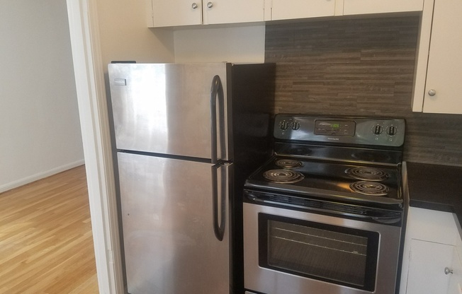 2 beds, 1 bath, 901 sqft, $1,990, Unit 15
