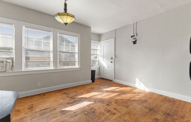 2 beds, 1 bath, 857 sqft, $1,025, Unit 11