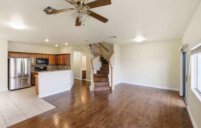 GORGEOUS TWO STORY TOWNHOME IN LAS VEGAS