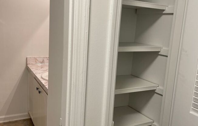 2 beds, 1 bath, 925 sqft, $1,095, Unit 42