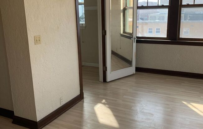 Studio, 1 bath, 600 sqft, $695, Unit 403