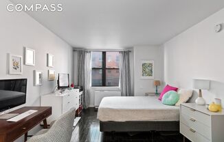 222 W 14 ST