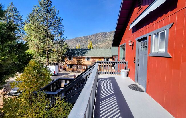 Stunning Second Story 3-Bedroom Apartment in Pine Mountain Club!