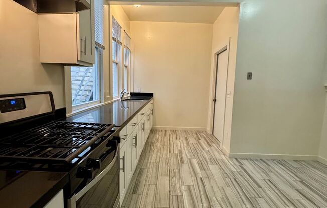 2055-2059 Larkin Street (745r)