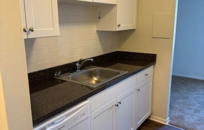 1 bed, 1 bath, 740 sqft, $1,600, Unit 00 - K- 5