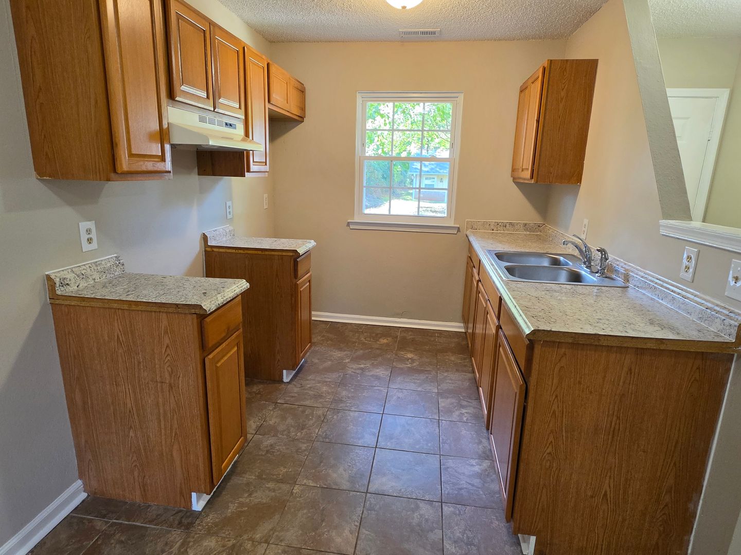 Clean 2BR/2BA Townhome in Garner Near White Oak & I-40