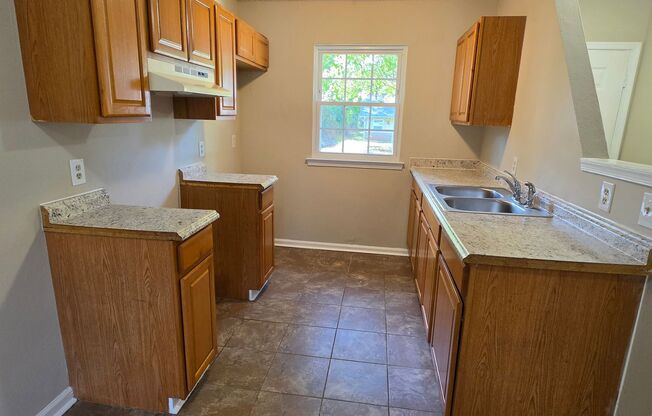 Clean 2BR/2BA Townhome in Garner Near White Oak & I-40