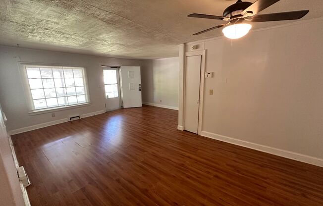 $1095- 3 bed 2 bath - Single Family Home with large master room! Accepting Housing Vouchers
