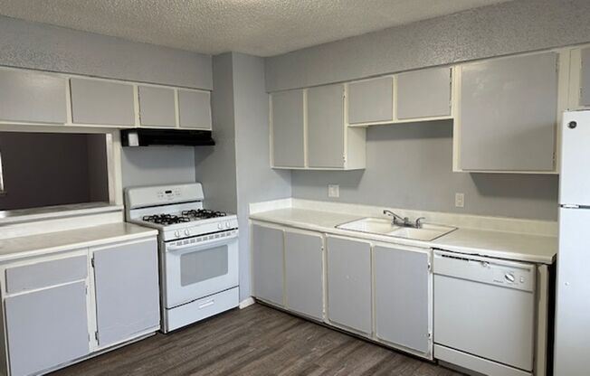 2 beds, 1.5 baths, 992 sqft, $800, Unit 224E