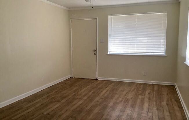 3 beds, 1 bath, $1,095