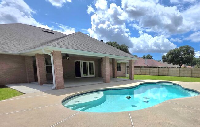 Backyard Paradise in Gated Cottonwood!