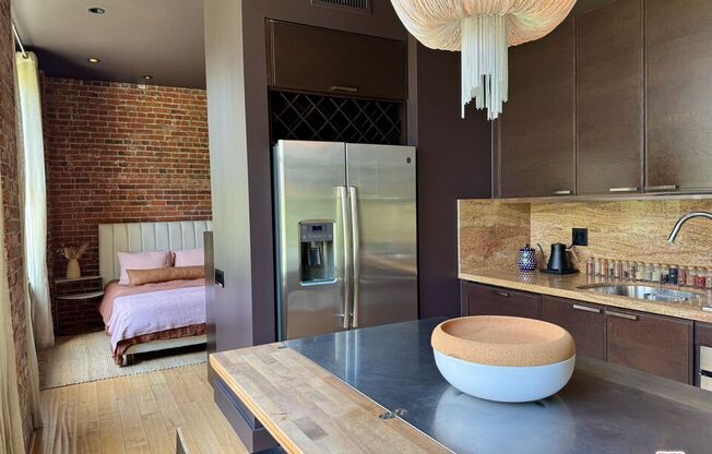 1 bed, 1 bath, 810 sqft, $2,500, Unit 301
