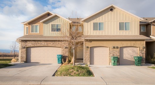3 bed 2.5 bath townhome in Fox Run