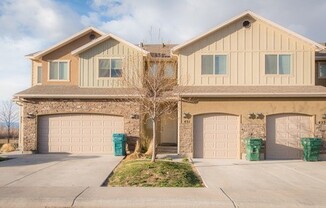 3 bed 2.5 bath townhome in Fox Run