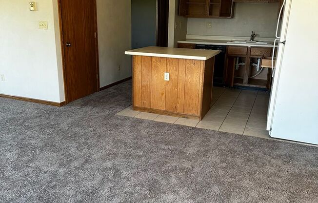 2 beds, 1 bath, $1,050, Unit 2