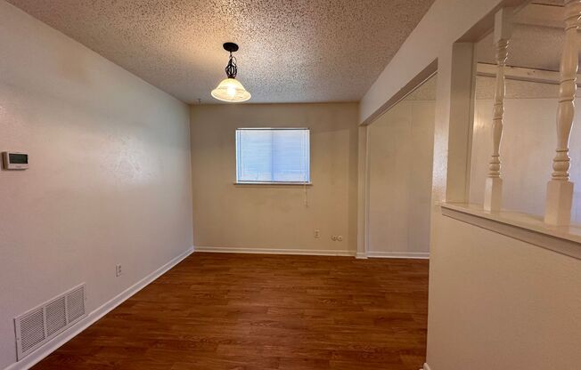 2 beds, 1 bath, 1,007 sqft, $1,195