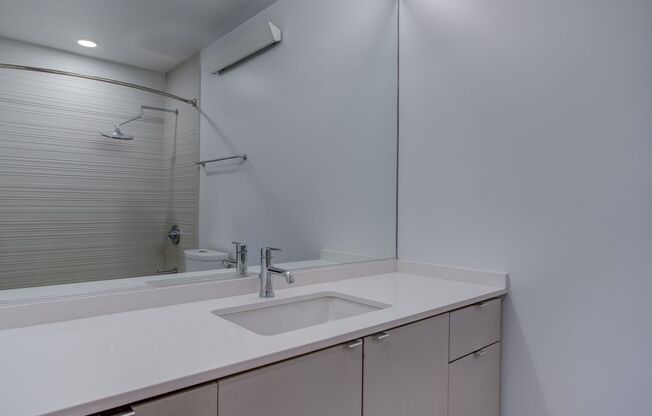 2 beds, 2 baths, 774 sqft, $1,995, Unit 301