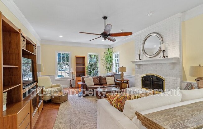 2113 HAMRICK DR