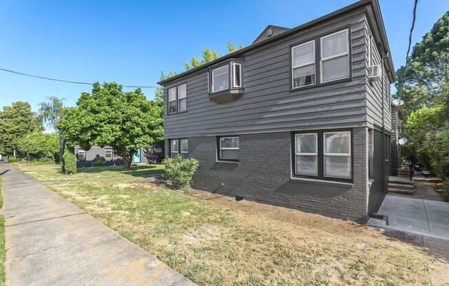 2 beds, 1 bath, 750 sqft, $1,660, Unit 2