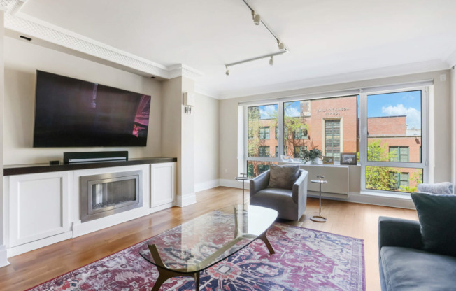 732 W AVE 4
