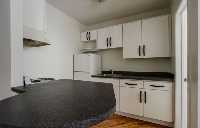 Studio, 1 bath, $1,100, Unit 840-505