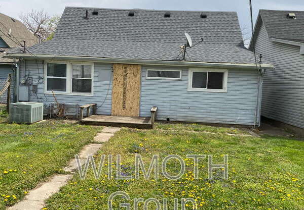 560 N SHEFFIELD AVE