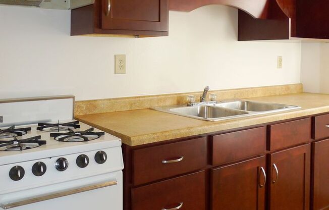 1 bed, 1 bath, 410 sqft, $980, Unit 4 - 34