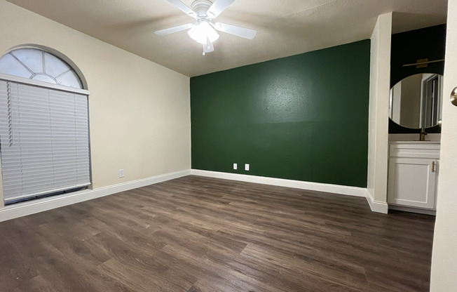 2 beds, 2 baths, 967 sqft, $1,299