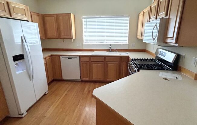 Elegant 3 Bed + Loft + Bonus End Unit in Rosewood Commons – 3-Car Garage, Prime Location