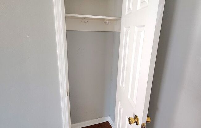 *Spacious & Updated 2BD/2BA Single Family Home Available in Mt Washington*