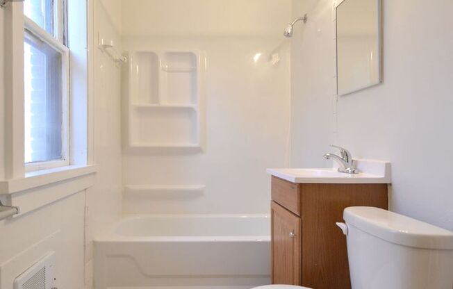 1 bed, 1 bath, 410 sqft, $910, Unit 13 - 25