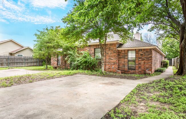 3 bedroom, 2 bath Duplex in a Secluded Part of Duncanville