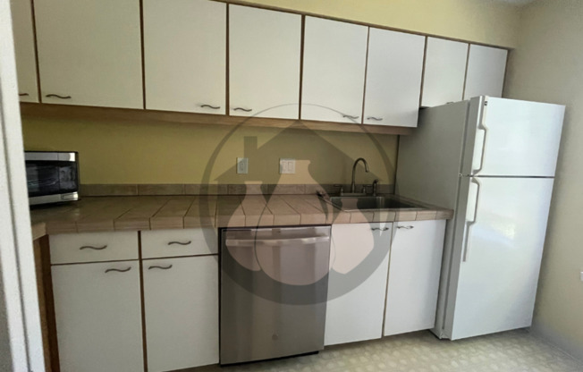 Charbonneau Area-  Spacious upstairs unit