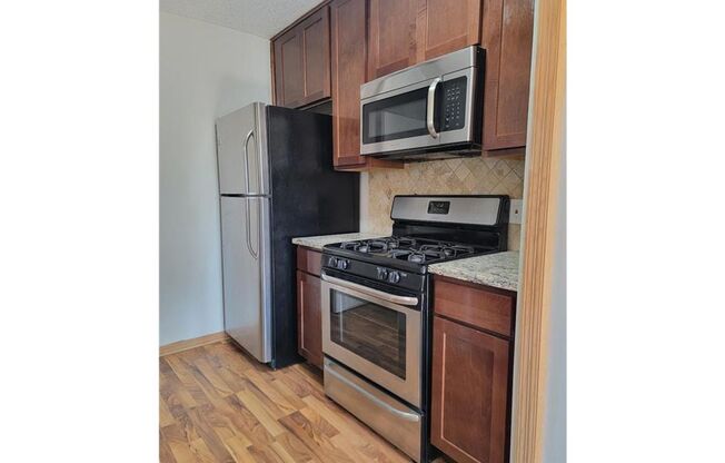 3 beds, 2 baths, $2,095