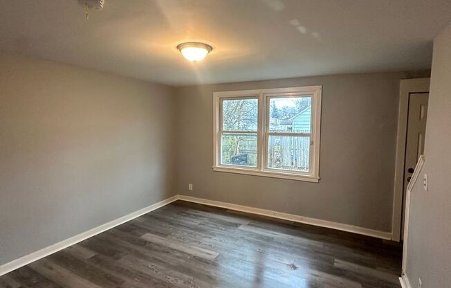 2 beds, 1 bath, $1,050, Unit 75