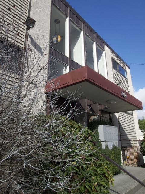 2210 Franklin Ave E (M) Franklin House