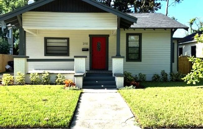 Beautiful 2/2 Bungalow in River Heights!