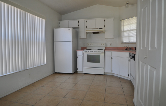 ORLANDO: Single Family Home -  AVAILABLE NOW!