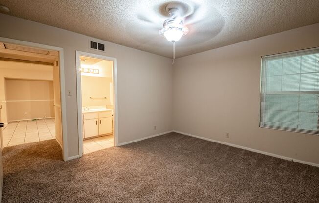 1 bed, 1 bath, $1,300, Unit # 11