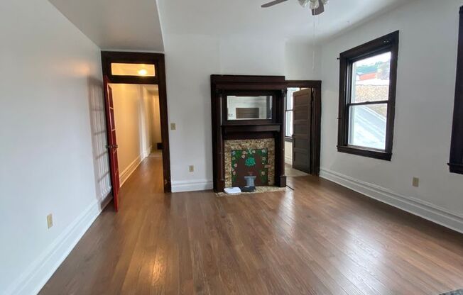 1309 E Carson