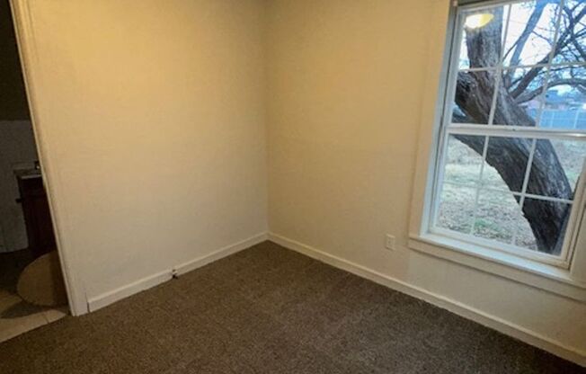 3 beds, 1 bath, $995