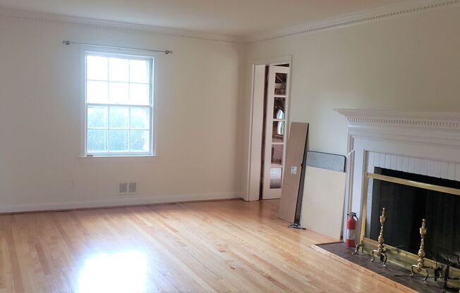 Classic And Stately 5 Bed 3 Bath Colonial Gem In Prestigious Dover Balmoral Riverwood Community
