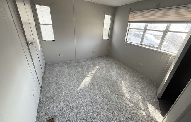 1360 E Commercial