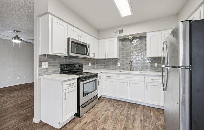 2 beds, 2 baths, 965 sqft, $1,449, Unit E021