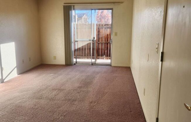 1 bed, 1 bath, 600 sqft, $1,120, Unit 607