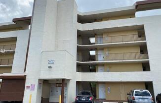 8870 FONTAINEBLEAU BLVD